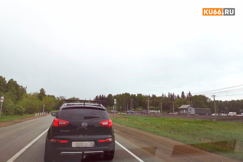 В четверг вечером коллапс из-за ремонтов произойдет на переезде между Екатеринбургом и Каменском, где и так всегда приходится стоять