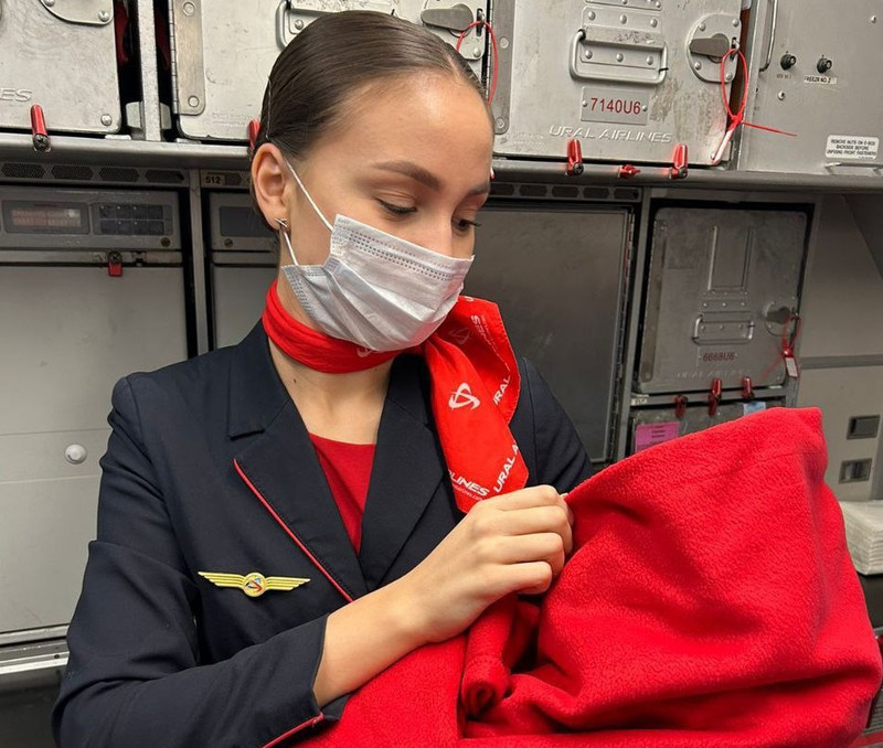 Пассажирка российской авиакомпании родила в воздухе