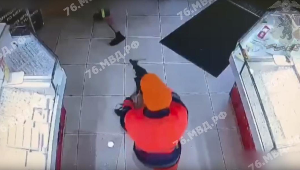 Россиянин с игрушечным пистолетом ограбил ювелирку почти на полмиллиона рублей