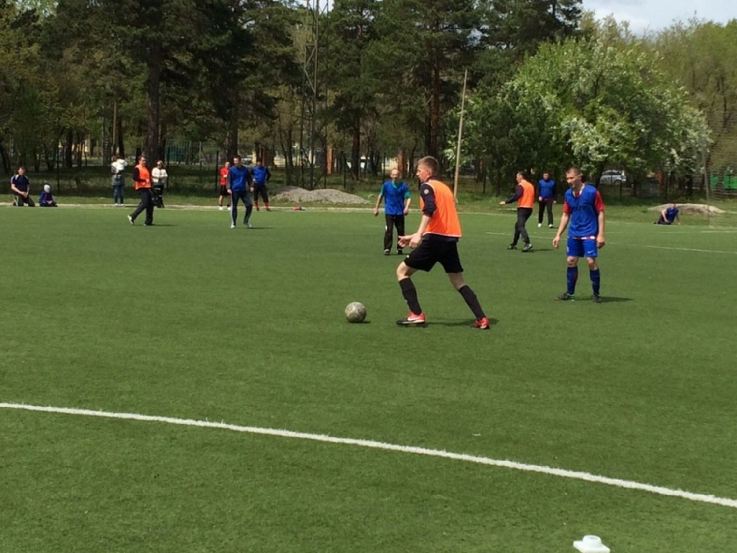 «Накал страстей, как на всероссийских матчах». В Каменске-Уральском огнеборцы устроили «баталию» на футбольном стадионе