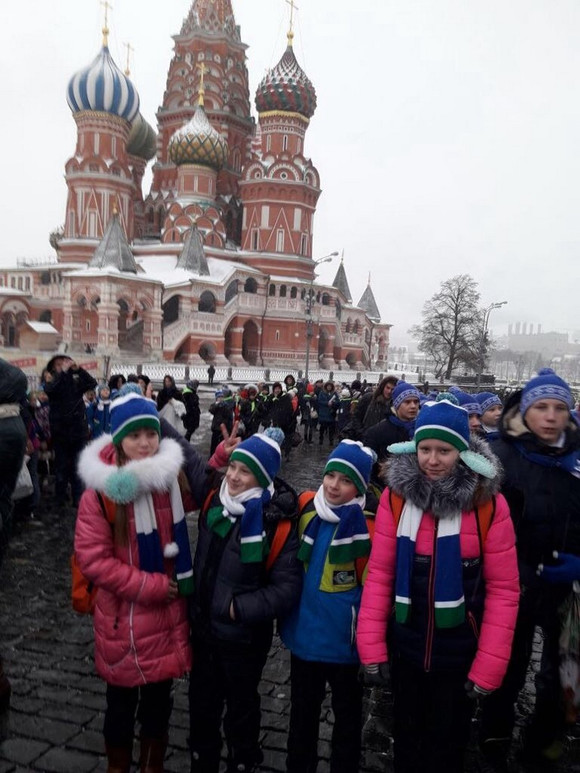 Дети из Каменска-Уральского побывали на Кремлевской елке: счастливчики смотрели спектакль, водили хороводы и встретились с президентом