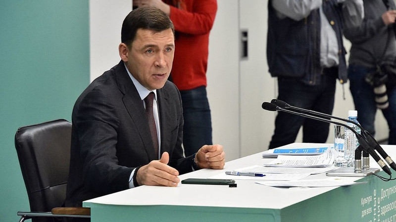 Режим ужесточается: губернатор запретил посещать закрытые помещения без масок, а работодатели должны отправить на удаленку часть коллектива