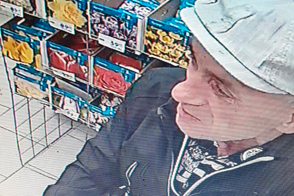 В Каменске-Уральском ищут свидетелей того, как полтора года назад злоумышленник украл чужую карту и расплачивался ею в городских магазинах