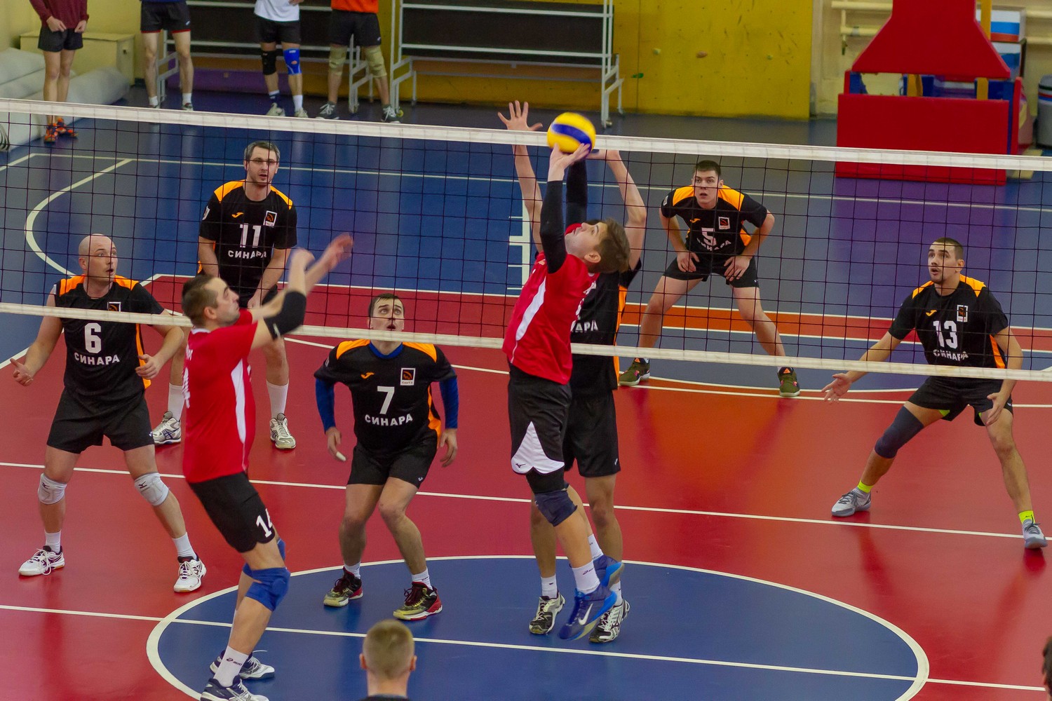 «Синара» из Каменска-Уральского впервые за свою историю выиграла областной Суперкубок по волейболу. «Наши парни прыгнули выше головы!»