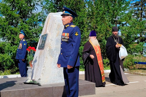 В Каменске-Уральском в воинской части открыт памятник погибшим при исполнении воинского долга