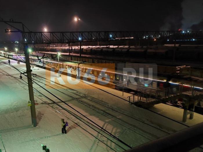 Жители Каменска-Уральского увидели поезд Деда Мороза  | Поезд Деда Мороза проехал мимо Каменска-Уральского