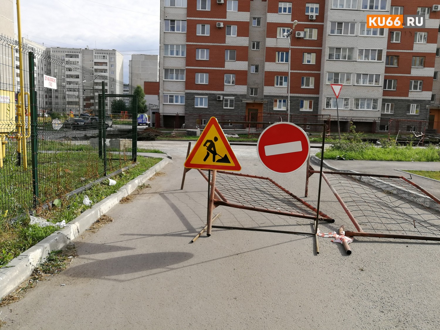 Желая сэкономить время, тратят больше: водителей предупреждали о закрытии ул. Шестакова и бул. Комсомольского, но те как не слышали!