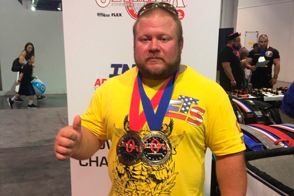 Вот это сила! Огнеборец из Каменска-Уральского стал первым на мировом первенстве «Олимпия» в Лас-Вегасе — поднял от груди вес в полмашины