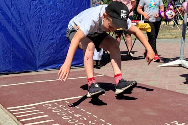 «Половина готова сдавать на золотой знак». Сотня каменцев попробовала свои силы в нескольких видах испытаний комплекса ГТО