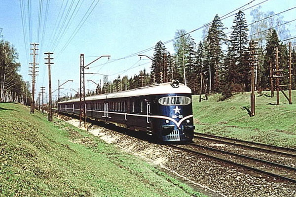 В Санкт-Петербург прибыл поезд с пионерами, исчезнувший в СССР в тумане 40 лет назад