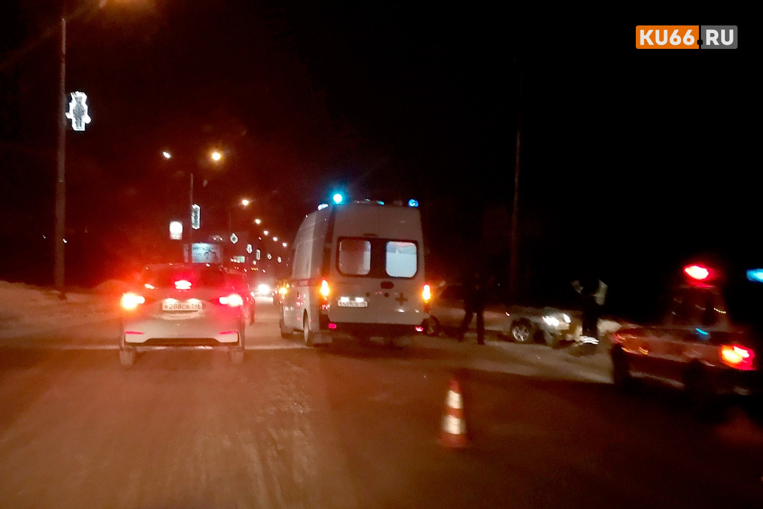 Массовая авария на ул. Кадочникова в Каменске-Уральском – водитель ВАЗа не удержал «баранку» и протаранил попутку. Есть пострадавшие Массовая авария на ул. Кадочникова в Каменске-Уральском – водитель ВАЗа не удержал «баранку» и протаранил попутку. Есть пострадавшие