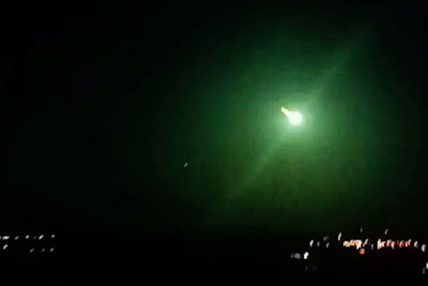 «Горящие обломки осветили небо»: в Турции упал метеорит. Видео