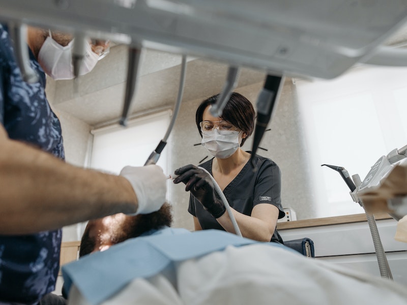 Как запущенные проблемы с зубами могут привести к серьезным последствиям | "Синдром страуса": как запущенные проблемы с зубами могут привести к серьезным последствиям