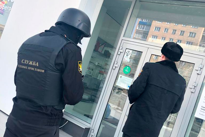 Приостановлена деятельность автосалона в Екатеринбурге за нарушение режима «нерабочей недели»