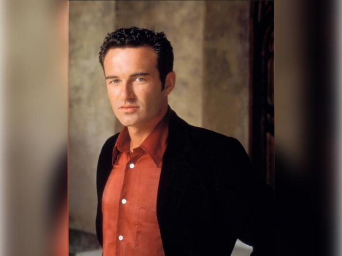 Актер Джулиан МакМэхон: звезда «Зачарованных» и «Фантастической четверки» скончался после борьбы с раком | Актер Джулиан МакМэхон умер 2 июля 2025 года после борьбы с раком в возрасте 56 лет