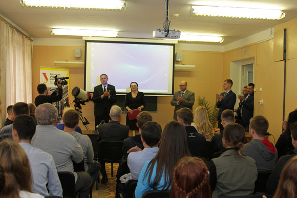 СинТЗ подарил телескоп каменскому филиалу УрФУ