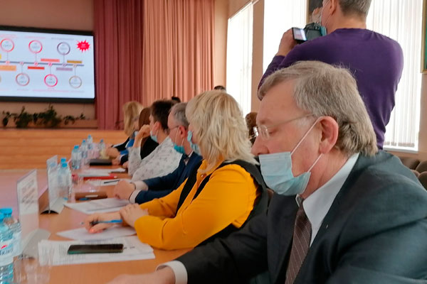 Много минусов, но есть и плюс. В Каменске-Уральском обсудили, как пандемия повлияла на бизнес, и сказали, чем могут помочь предпринимателям