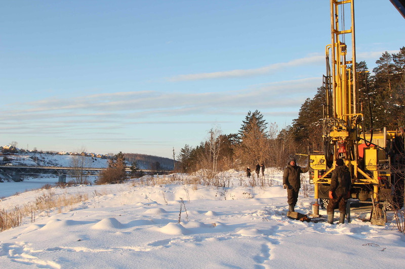 В Каменске-Уральском начались изыскательные работы на подходах к месту строительства дублера Байновского моста