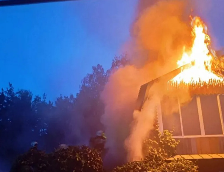 Смертельный блэкаут: в Верхней Пышме после отключения света от удара током погиб рабочий и загорелся дом | В Верхней Пышме после отключения электричества от удара током погиб рабочий