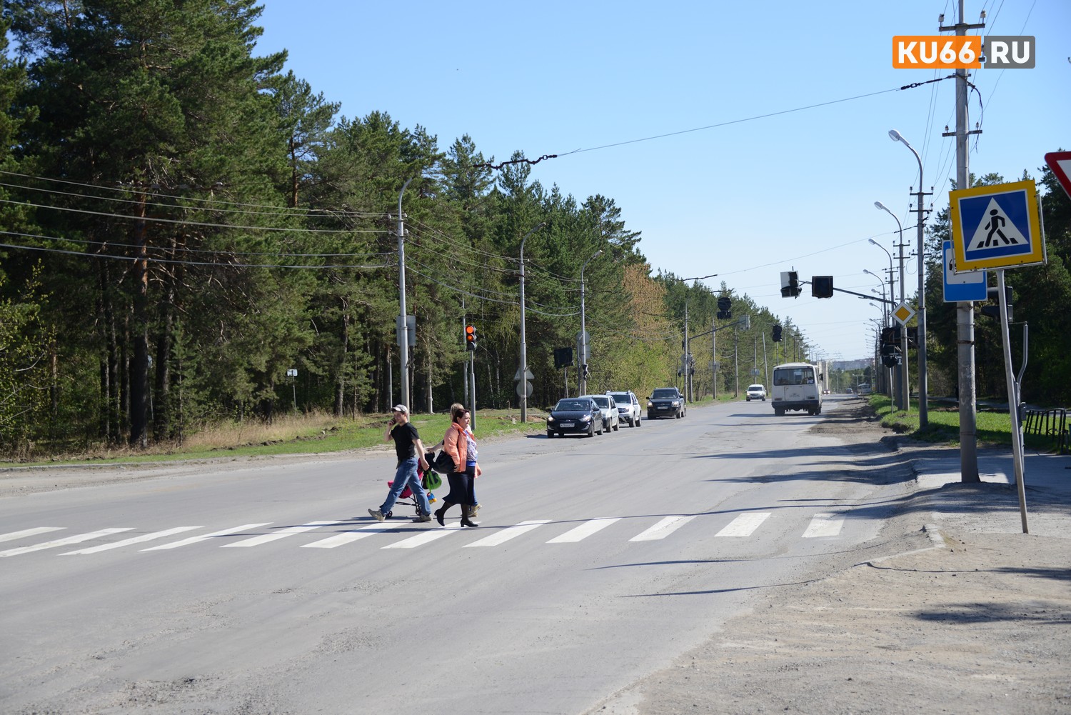 Новый светофор на улице Рябова в Каменске-Уральском заработает не раньше августа. Сперва здесь отремонтируют дорогу и перенесут остановку