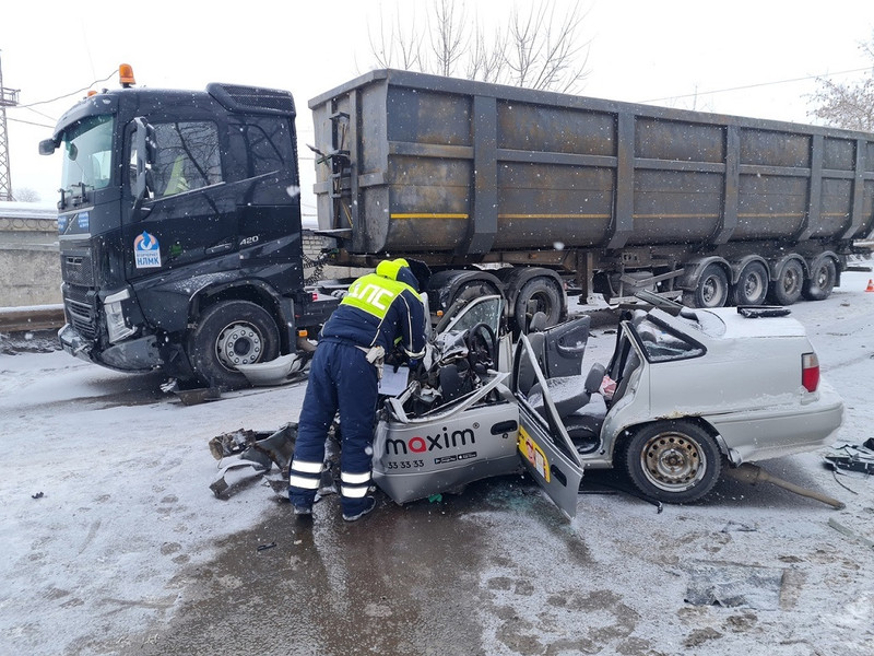 Виновник утреннего ДТП в Каменcке-Уральском уснул за рулём — ГИБДД Виновник утреннего ДТП в Каменcке-Уральском уснул за рулём — ГИБДД