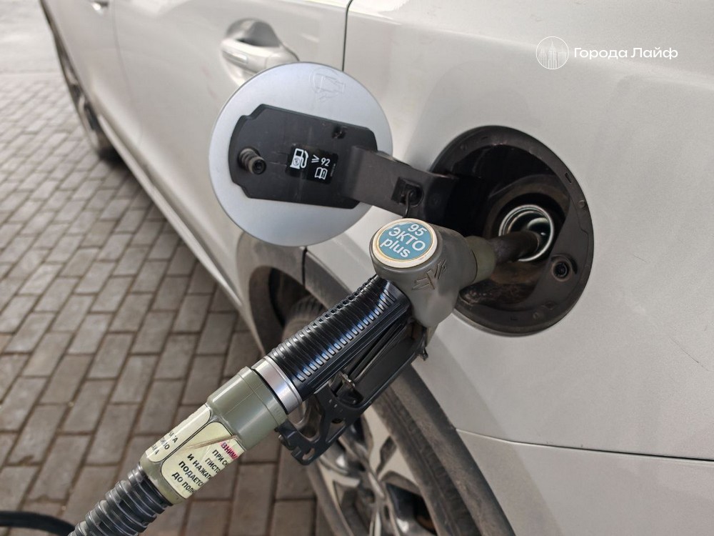 На заправке услышал "пшик" при откручивании крышки бензобака: рассказываю, как устранил проблему и какие бывают последствия