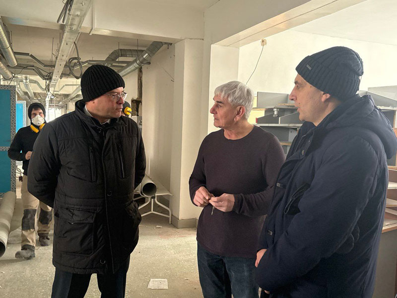 Поликлинику на Добролюбова в Каменске-Уральском готовят к сдаче: что уже сделано | Ремонт поликлиники на Добролюбова в Каменске-Уральском продолжается