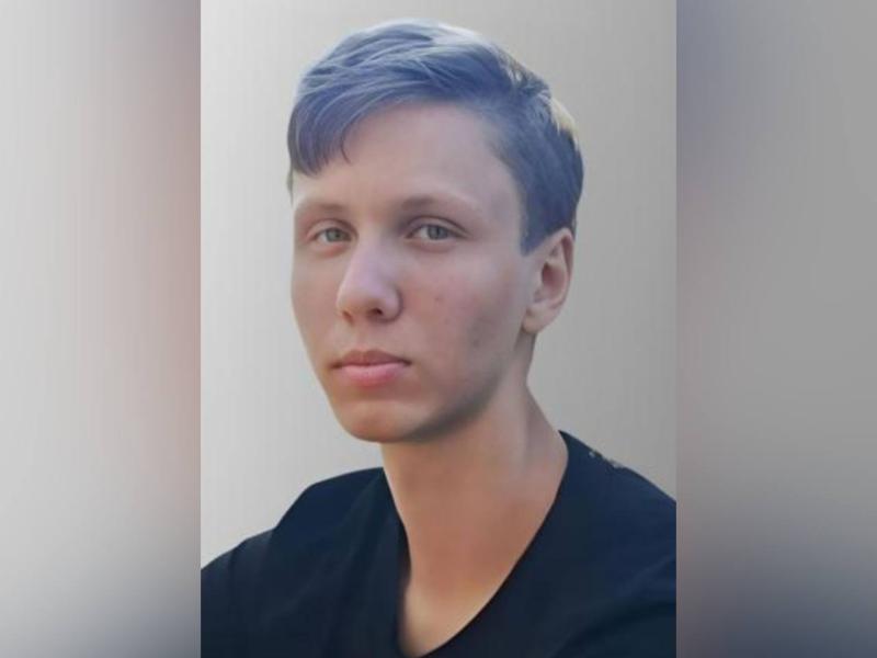 «Я рядом с ним»: отец пропавшего мальчика из Каменска-Уральского рассказал, что сына нашли живым | Пропавшего 20-летнего уральца Льва Акулова нашли живым