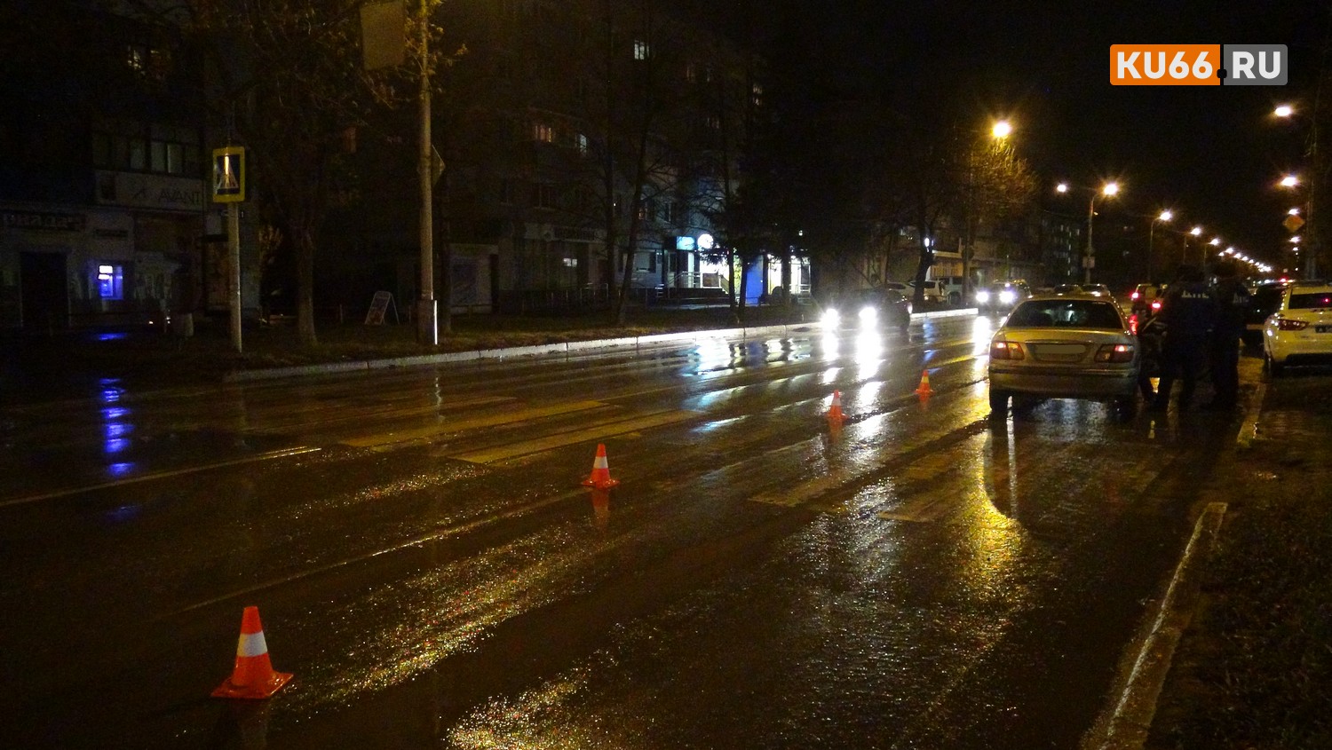 В Каменске-Уральском на «зебре» под колеса автомобиля попала женщина – с места аварии пострадавшую увезли на неотложке