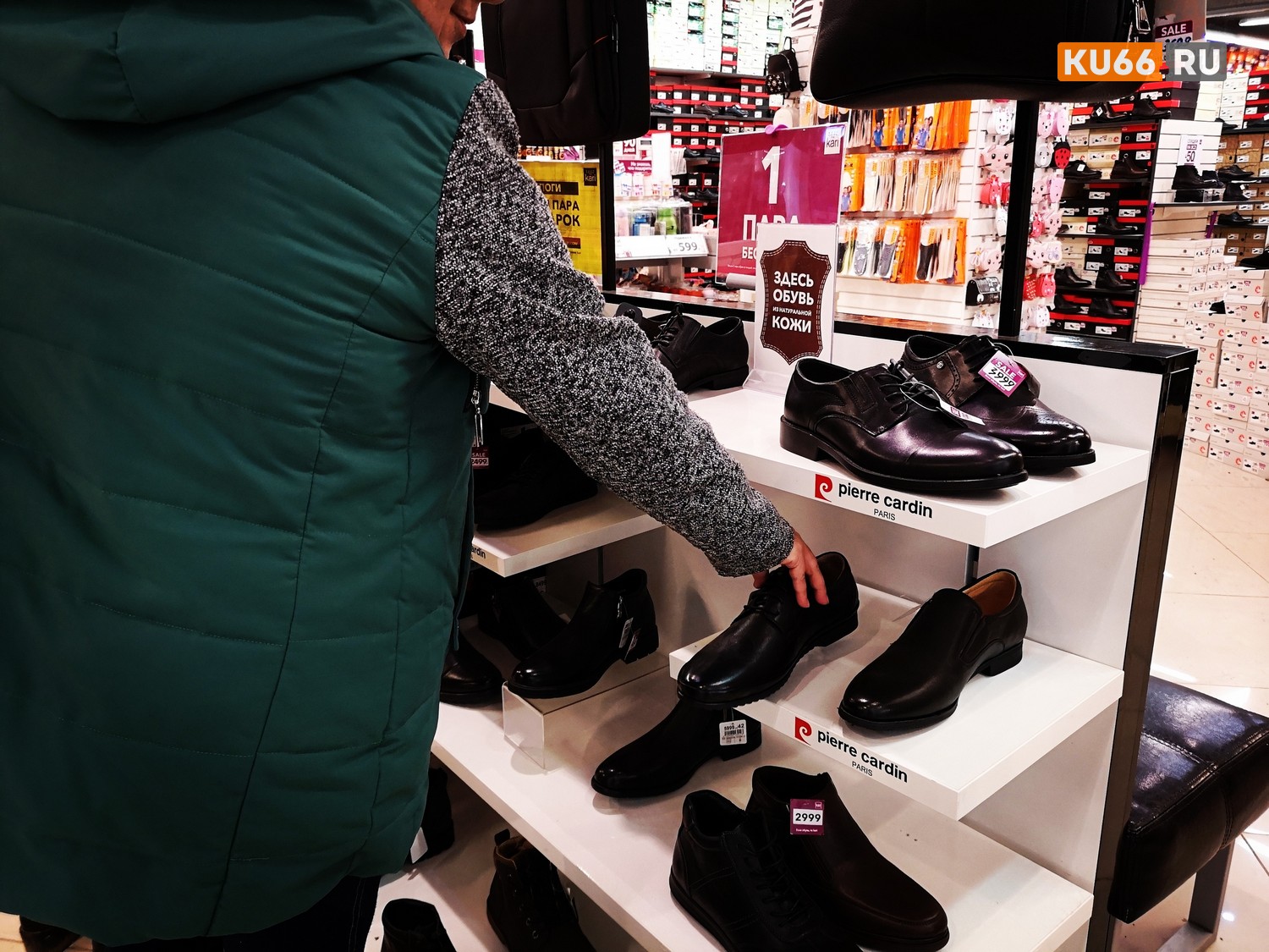 Быть модником всё дороже: за год обувь и одежда в России подорожали более чем на 20%