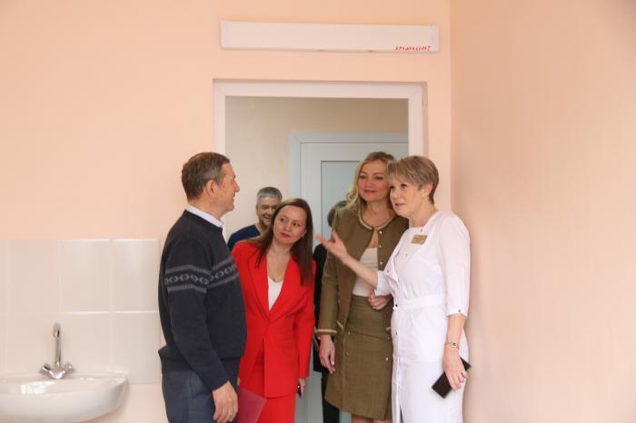 В РУСАЛ рассказали о ремонте неврологического отделения круглосуточного стационара | В ДГБ Каменска-Уральского открылся дневной стационар неврологического отделения