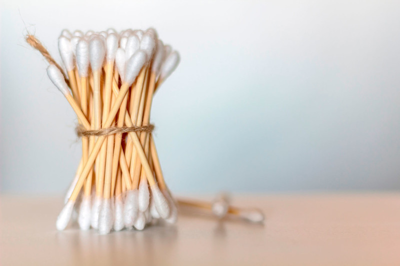 Лор-врач предупредил о вреде ватных палочек для ушей: можно остаться инвалидом! Лор-врач предупредил о вреде ватных палочек для ушей: можно остаться инвалидом!