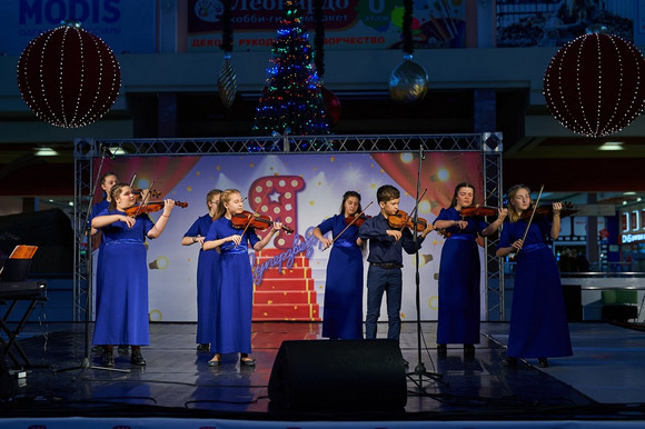 Темы песен Исаака Дунаевского принесли юным скрипачам из Каменска-Уральского диплом I степени на региональном конкурсе «Я – суперзвезда!»