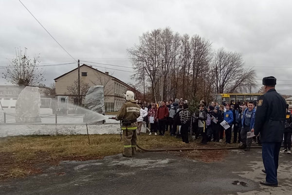 В Пироговской школе прошли уроки спасателей