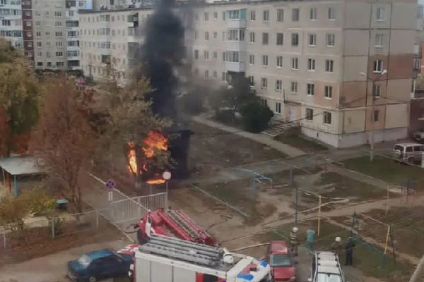 Накануне в Каменске-Уральском сгорела трансформаторная будка. Без света осталось 876 местных жителей Накануне в Каменске-Уральском сгорела трансформаторная будка. Без света осталось 876 местных жителей