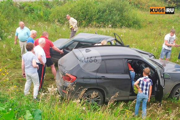 Сегодня в Каменске-Уральском на Барабановском тракте в ДТП пострадала пассажирка автомашины ВАЗ. ВИДЕО
