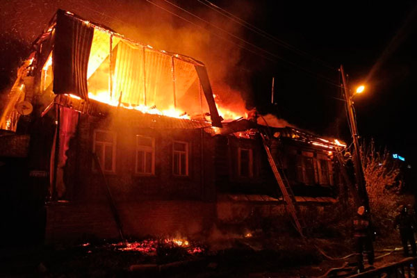 Причины пожаров: короткое замыкание, неисправность печи, поджог