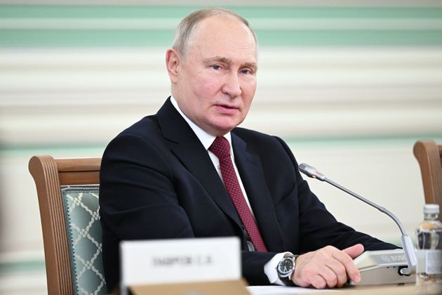 В Казахстане Путину отключили микрофон во время выступления