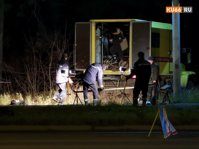 Движение транспорта открыто: газовики устраняют разгерметизацию на своей сети высокого давления по ул. Рябова в Каменске-Уральском