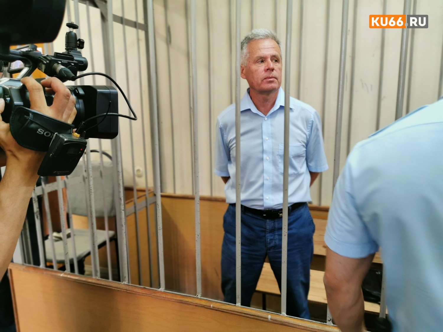 Прокуратура требует уволить экс-мэра Каменска-Уральского Михаила Астахова с поста главы ЮУО «в связи с утратой доверия». Губернатор медлит