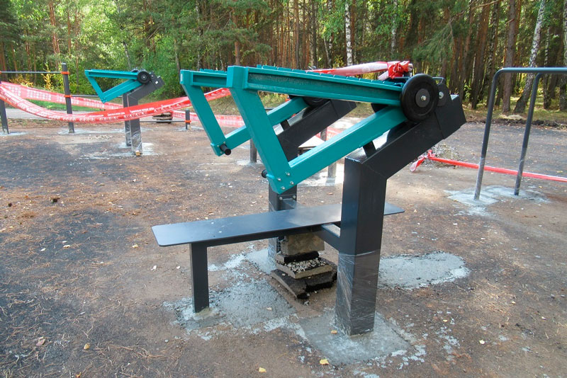 Было бы желание заниматься! В парке «Космос» в Каменске-Уральском недавно открыта новая спортплощадка для занятий уличной гимнастикой