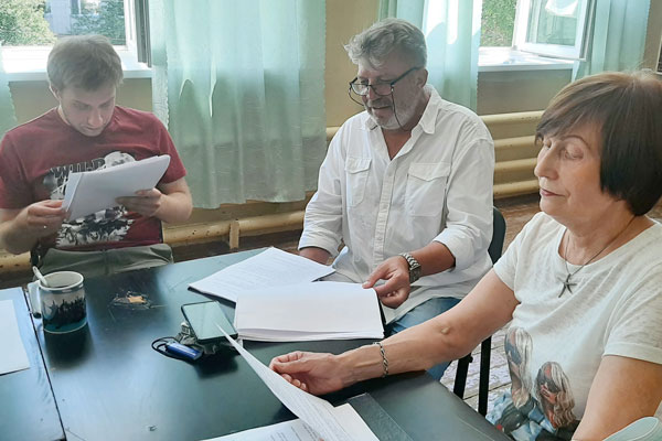 В Драме Номер Три репетируют новый спектакль: в комедии о тренировке женской команды по гандболу, «отражается наша жизнь, как в зеркале» В Драме Номер Три репетируют новый спектакль: в комедии о тренировке женской команды по гандболу, «отражается наша жизнь, как в зеркале»