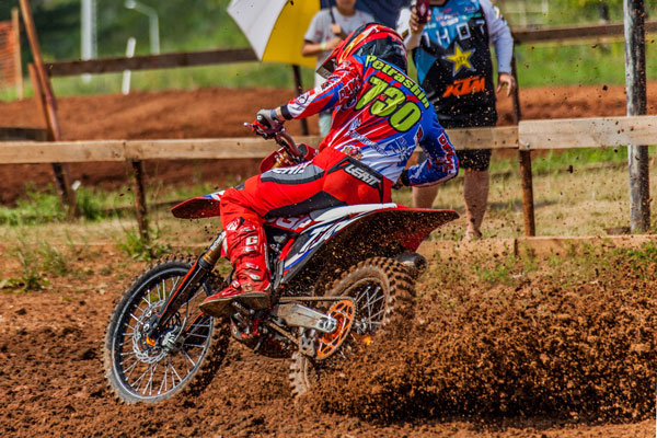 На третьем этапе Кубка России по мотокроссу уральские спортсмены взяли первое место