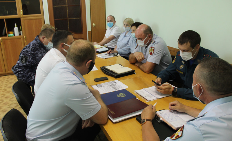 Как уберечь каменцев, когда они отдыхают у водоёмов? В полиции обсудили сезонную проблему и решили усилить патрули на берегах