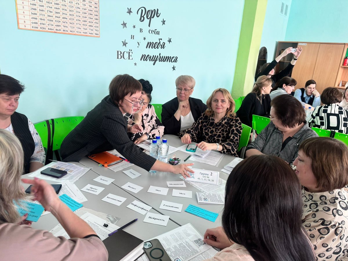 В Каменске-Уральском обсудили, как госпаблики меняют управление школами | В Каменске-Уральском школы учатся работать с госпабликами