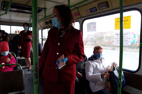 «Пассажиры становятся дисциплинированнее». Очередной рейд провела спецкомиссия по соблюдению масочного режима в транспорте Каменска