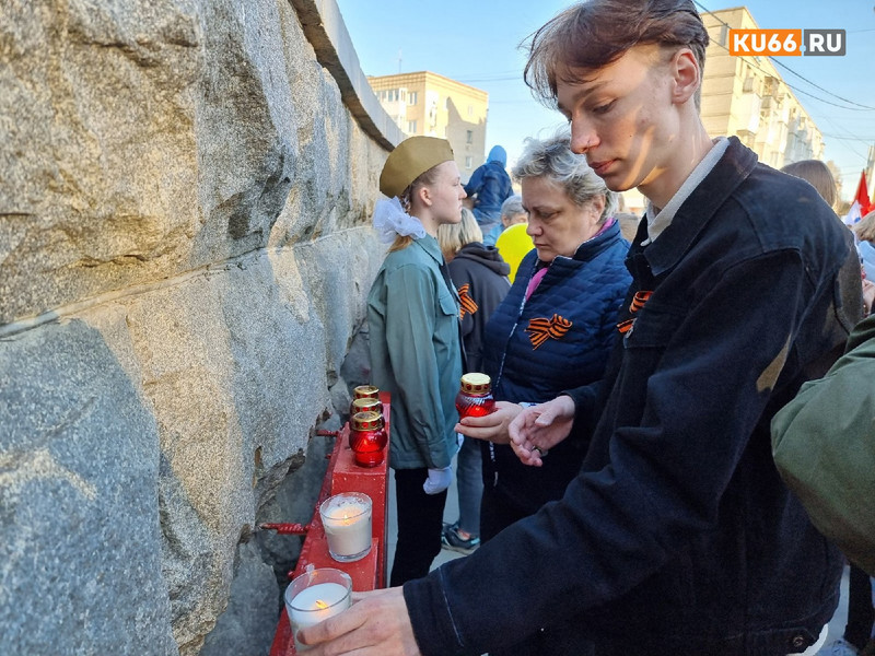 В Каменске-Уральском состоялся вечер зажженных свечей