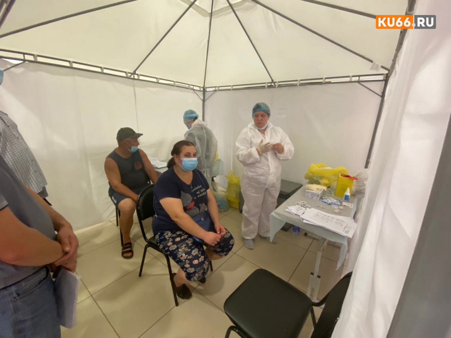 В ходе единого дня вакцинации в Каменске-Уральском от «короны» привили почти 400 человек — «колоть» помогали сотрудники медколледжа