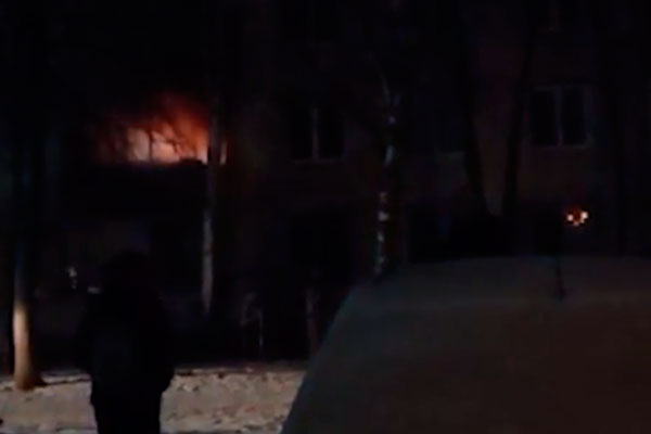 Родители выбросили из окна ребенка во время пожара в Петербурге