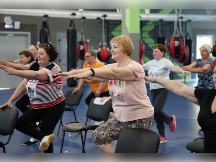 В Каменске-Уральском запущен оздоровительный проект «Каменское активное долголетие» для пенсионеров | Бесплатные занятия спортом для пенсионеров: новый проект в Каменске-Уральском
